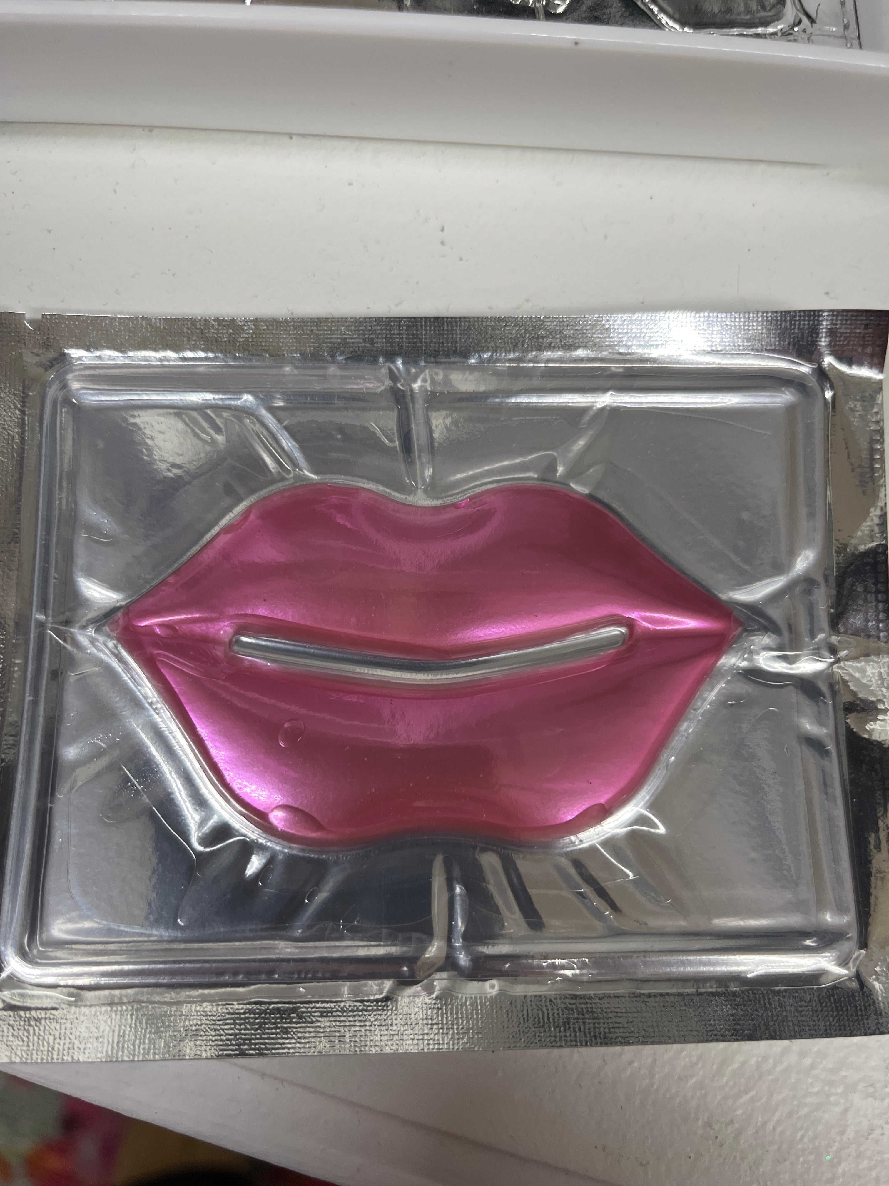 LIP MASK